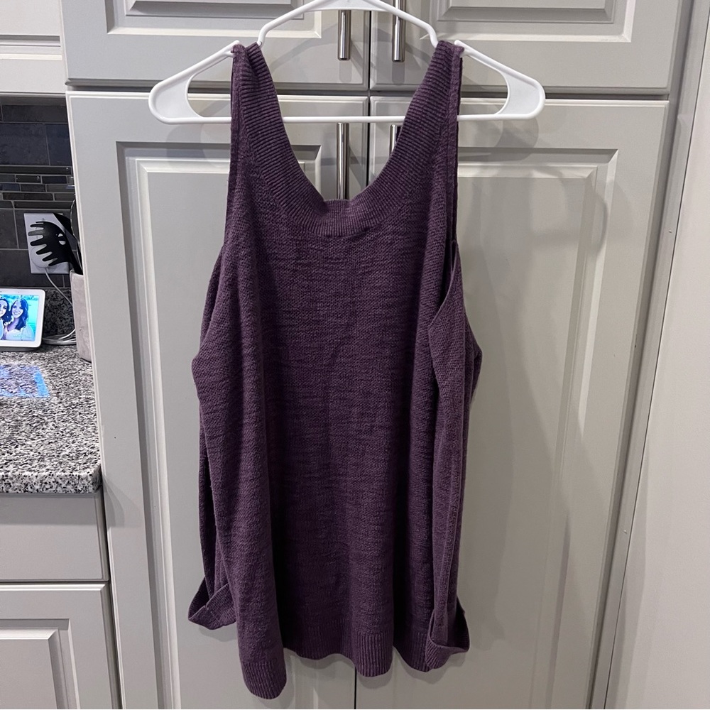 Express Reversible Cold Shoulder Sweater - Picture 4 of 5